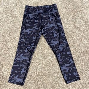 Zyia Active Black Camo Light n Tight Pocket Capris
